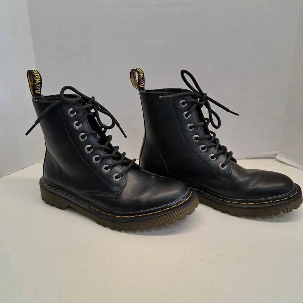 Dr. Doc Martens LUANA Black Matte Leather Ankle Boots AW004 Docs Womens Size 7 - Picture 2 of 10